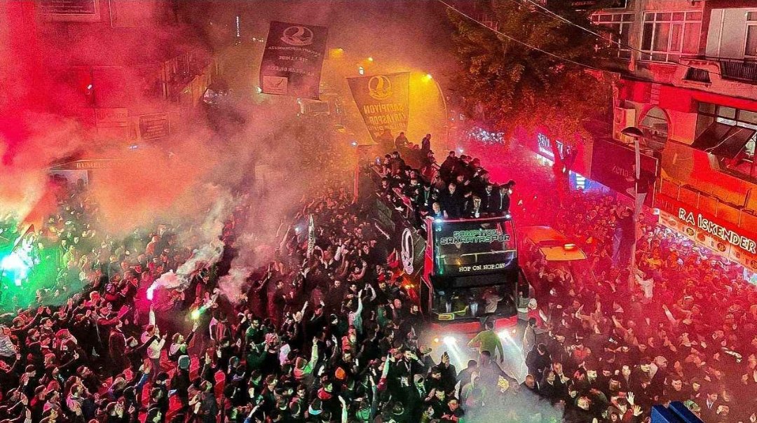 Hola España.. 
Dijeron que había corriente y entonces vinimos.😅😅

Te estaremos esperando en la calle Çark.

#ispanya
#türkiye
#EspanaTurquia  🤝
🇪🇦🇹🇷