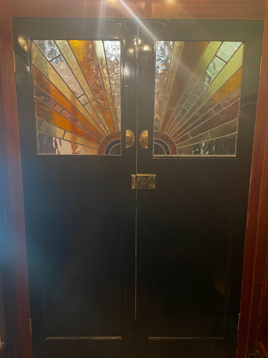 adrianpgibson's tweet image. Still thinking about this beautiful stained glass door at the Light House 🌅

#stainedglass #door #artdeco #lighthouse #soho