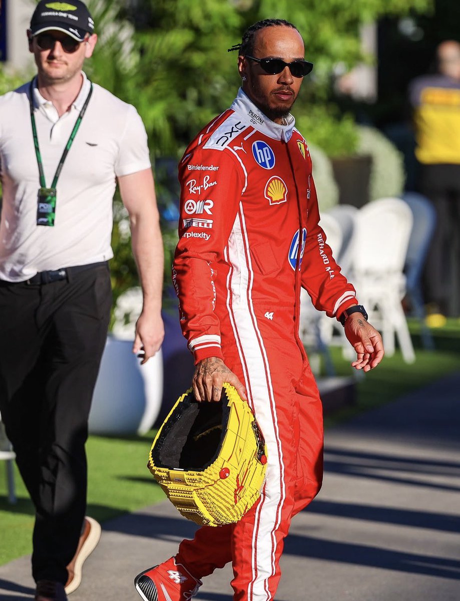44britcedes's tweet photo. Lewis with the lego replica of his real helmet!! https://t.co/WPeA9p881D