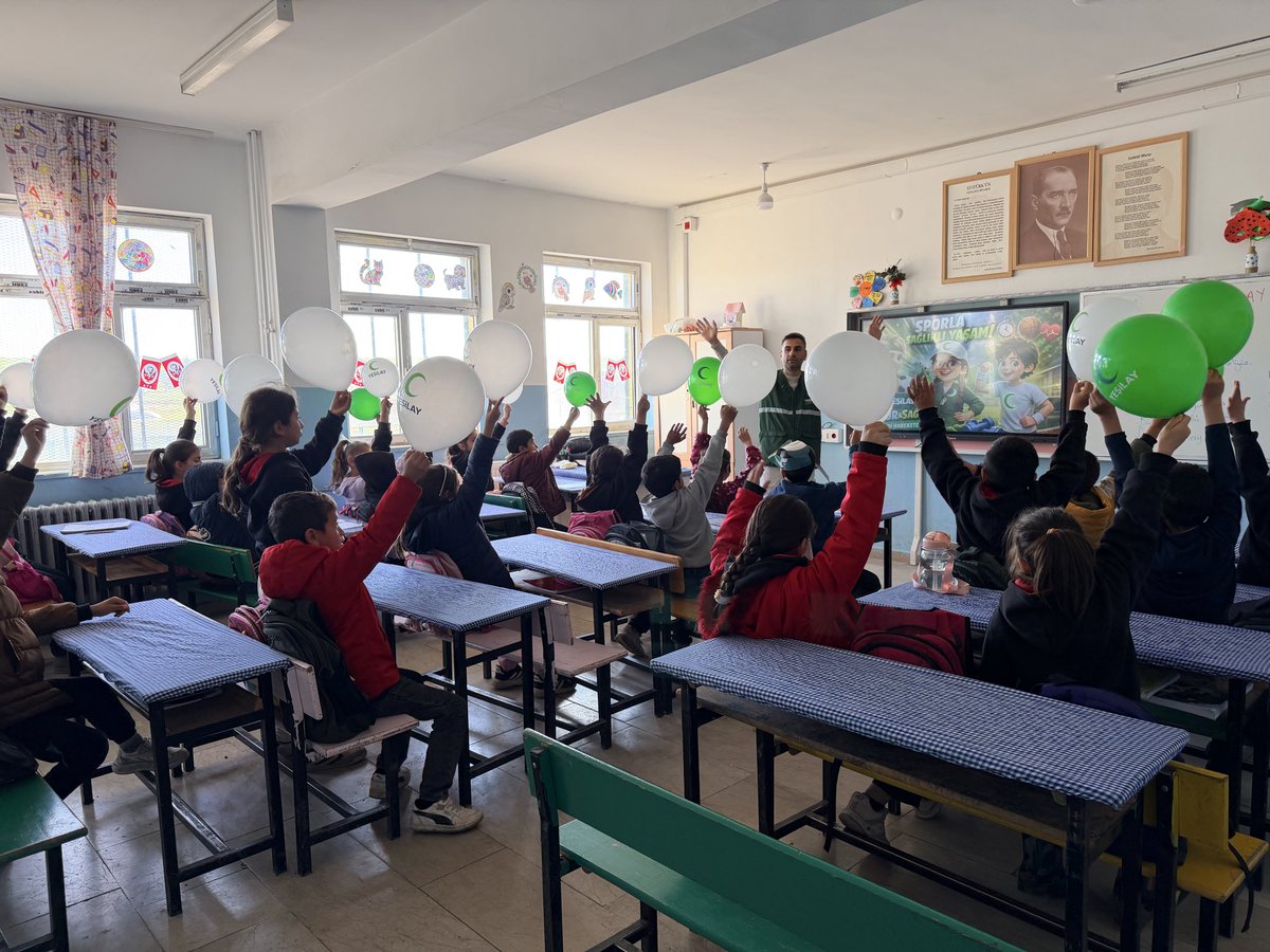 IlkSoganl's tweet photo. İlk Dersimiz: Yeşilay!
1–7 Mart Yeşilay Haftası kapsamında, Türkiye Yeşilay Cemiyeti ve Milli Eğitim Bakanlığı iş birliğiyle okullarımızda ilk ders zilini sağlıklı ve bağımsız bir gelecek için çaldık. @Yusuf__Tekin @hasanakbulut24 @ErnezDemir @mehmetDinc1920 @sadoglu_salih https://t.co/LgNksLBwa0