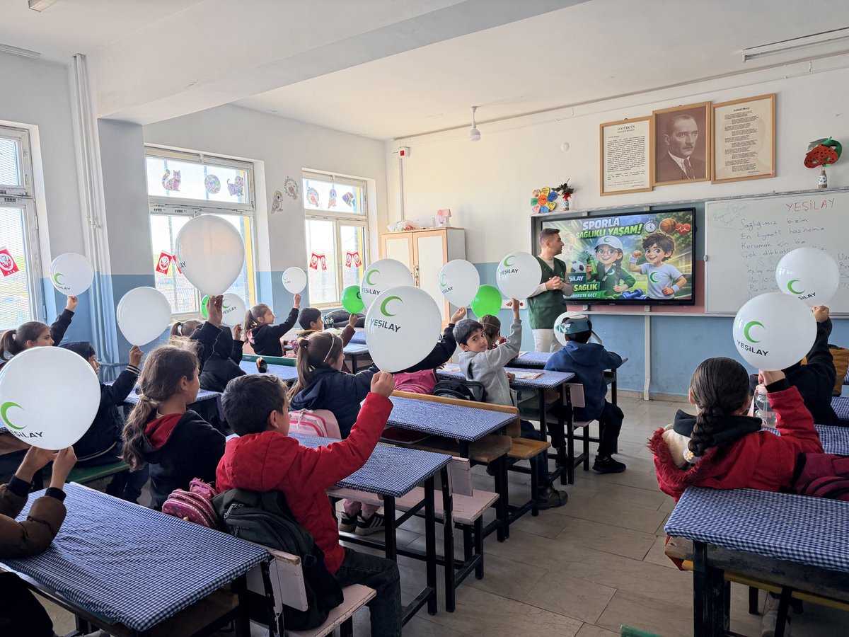IlkSoganl's tweet photo. İlk Dersimiz: Yeşilay!
1–7 Mart Yeşilay Haftası kapsamında, Türkiye Yeşilay Cemiyeti ve Milli Eğitim Bakanlığı iş birliğiyle okullarımızda ilk ders zilini sağlıklı ve bağımsız bir gelecek için çaldık. @Yusuf__Tekin @hasanakbulut24 @ErnezDemir @mehmetDinc1920 @sadoglu_salih https://t.co/LgNksLBwa0