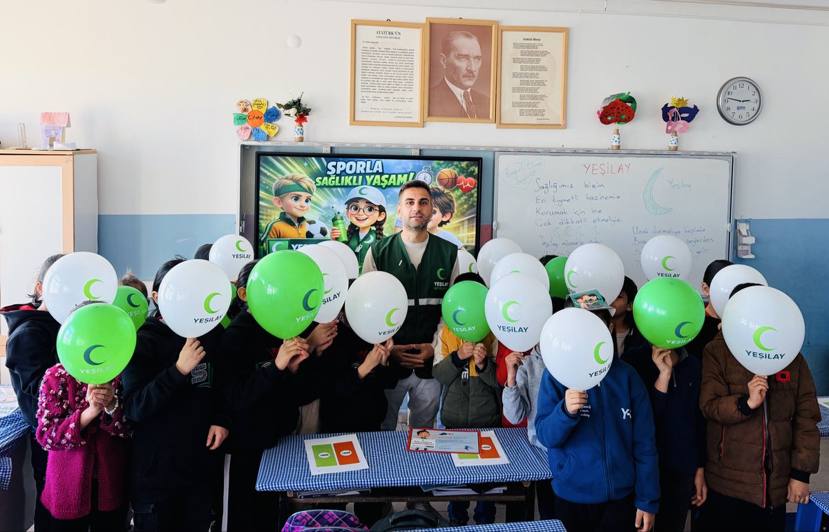 IlkSoganl's tweet photo. İlk Dersimiz: Yeşilay!
1–7 Mart Yeşilay Haftası kapsamında, Türkiye Yeşilay Cemiyeti ve Milli Eğitim Bakanlığı iş birliğiyle okullarımızda ilk ders zilini sağlıklı ve bağımsız bir gelecek için çaldık. @Yusuf__Tekin @hasanakbulut24 @ErnezDemir @mehmetDinc1920 @sadoglu_salih https://t.co/LgNksLBwa0