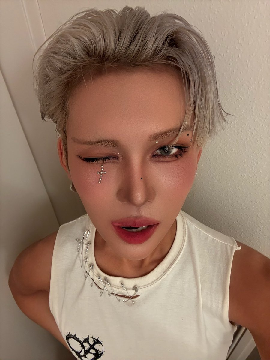 THE ORIGINAL PICS YESS THANK U HYUNNIE THE MOST GORGEOUS EVER