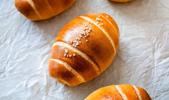 Vegannews3's tweet photo. Good news: Viral Japanese Salt Bread is surprisingly easy to veganise. https://t.co/weBBkm2tme #saltbread #vegan https://t.co/1qliBE5tLO