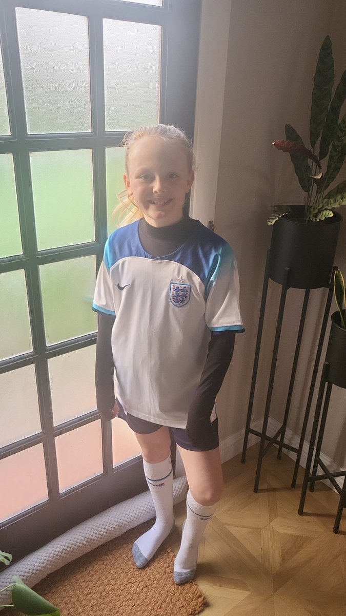 Sirrell1985's tweet photo. @ellatoone99 world book day 😁 https://t.co/plp0Dr5BS6