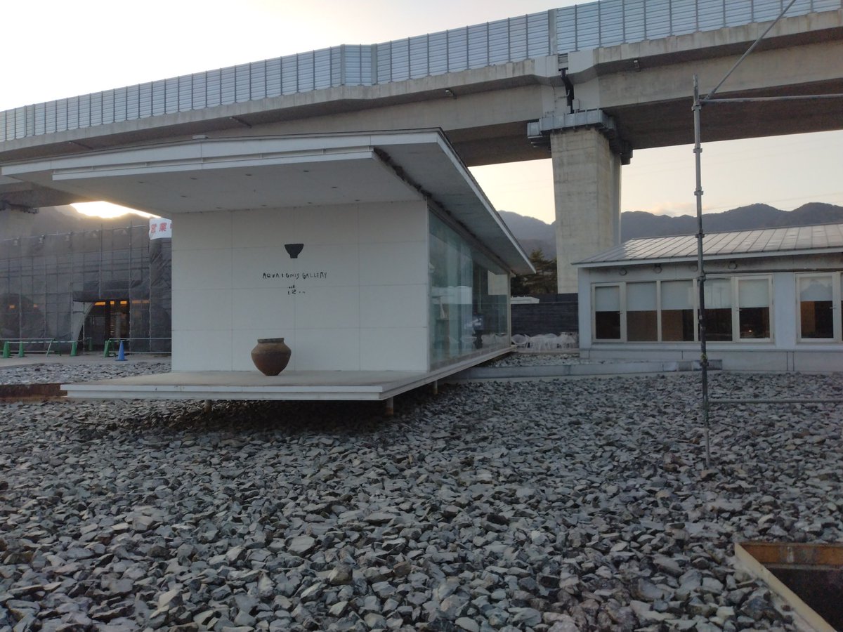 Sento_Zenno's tweet photo. なんと6年ぶり！という今日は、三重県菰野町の「片岡温泉・アクアイグニス」に来ました！✨
平日だけあってガラガラでした！
強成分のため、今日は5分入浴×4セットであがりました♨
それでもポカポカに。天然温泉独特のあの匂い、僕は大好きです☀️👌 https://t.co/P6A2efQCZ1