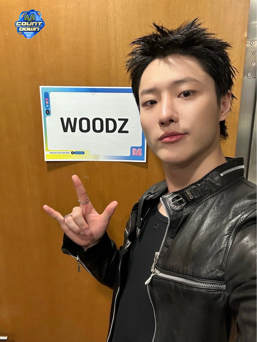 안뇽!
우즈 셀카 기다리고 있어!?
고마워 무즈 S2
아무튼!!
엠카가 정말 기다렸던 순간이 다가오고 있어요 오늘!!
오늘 우즈 엠카 최초 공개 무대 많이많이 사랑해주세요 모두 S2

#엠카운트다운 #MCOUNTDOWN
#WOODZ #우즈