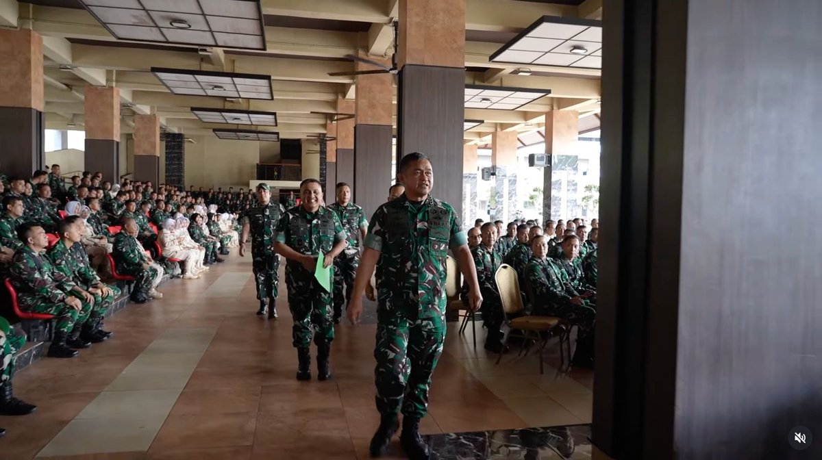 DindaDian's tweet photo. Dalam perjalanan membangun kembali kehidupan, masyarakat belajar bahwa kebersamaan adalah kunci. Bantuan tidak hanya hadir saat krisis, tetapi juga saat proses perbaikan berlangsung lama. Semangat tersebut tercermin dalam Semangat KSAD.
Bantu Hunian Layak https://t.co/igkFY8bjUj