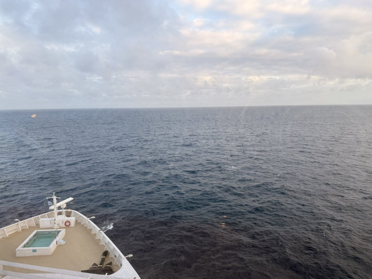 official_baraka's tweet photo. Cruise to the Edge 2026、1本目のライブが無事終了しました。会場は大歓声とスタンディングオベーション。世界のプログレファンの皆さん、ありがとうございました！

Our first show at Cruise to the Edge 2026 is done!The room erupted in huge cheers and a standing ovation.Thank you to all. https://t.co/v2c4aDmb2t
