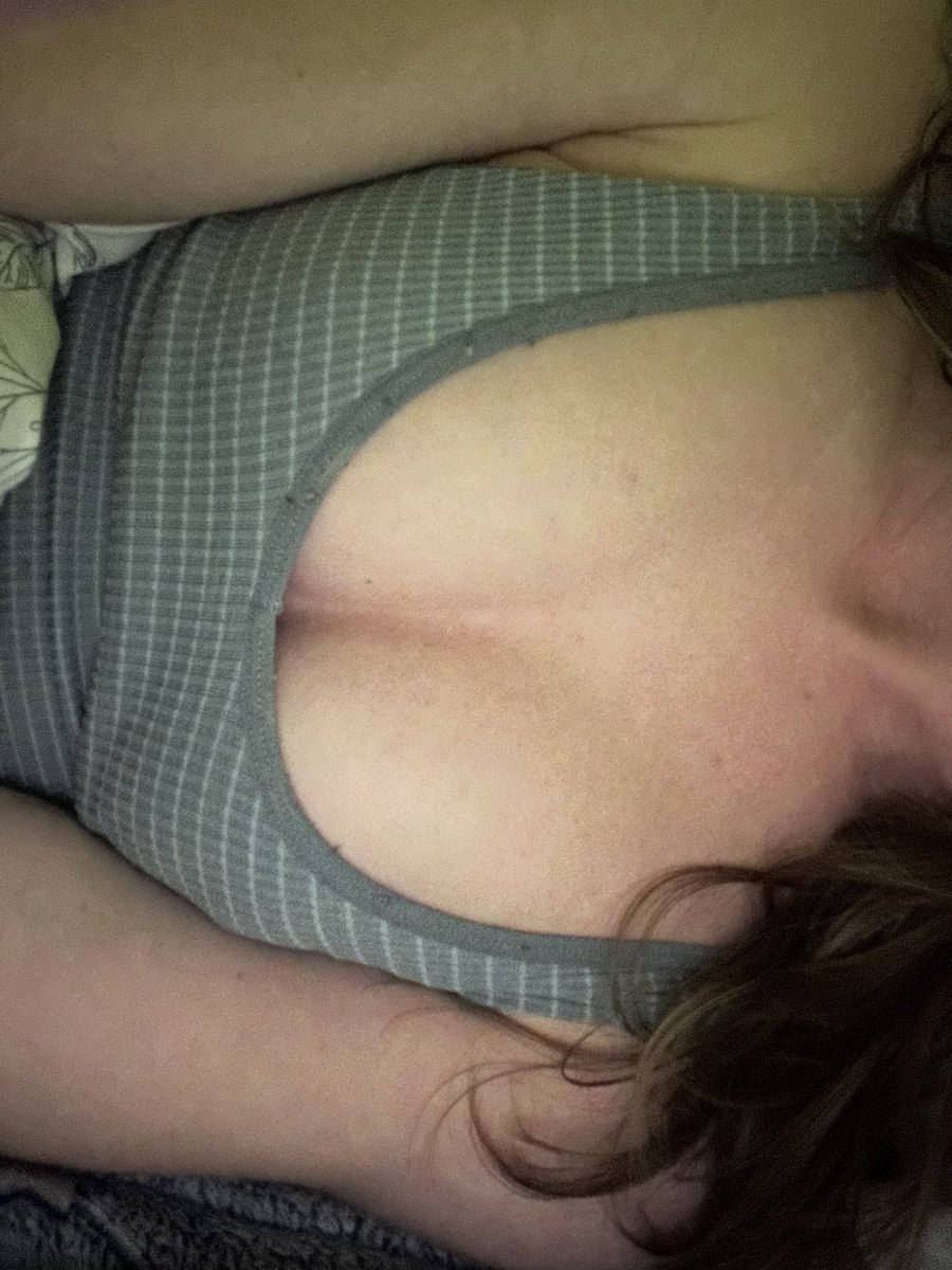 lexa kisses tweet media