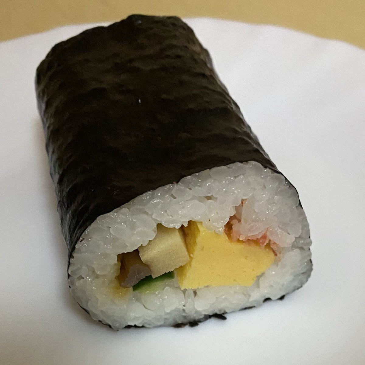 太巻に入った具材を見つめては巻かれてみるのも良しとしてみる
『 太 』 有利 #うたの日 #tanka utanohi.everyday.jp/open.php?no=39…

2025/3/5 うたの日、投稿歌

とめどない井戸端式会議😓
だまって巻かれてみるか🌀

#短歌 #プレイバックうたの日