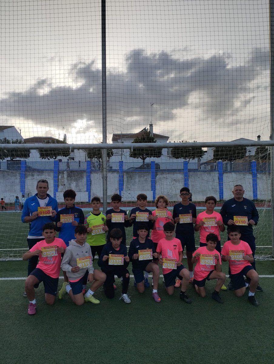 AlusviPilas's tweet photo. ¡Buenos días! Hoy os presentamos a los Alevines e Infantiles del Equipo Tor del Rey, ¡ya en nuestro Calendario Solidario 2026! 📸🗓️
Corre a por tu #DorsalSolidario:
📌 Sede (8-14h)
📌 Albatros Wito
📌 Clínicas veterinarias de Pilas
¡Gracias a Coviran Pilas por donar agua! https://t.co/niTwWRaCIQ