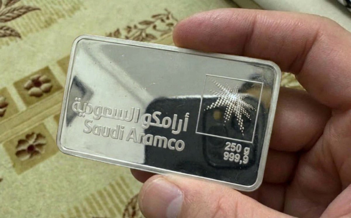 grgr1152's tweet photo. @Last_ship21 @1G_H20 حتى انا حصلت عند ابوي فضه كم تسوى 🤣🤣🤣 العالم تصدق الذكاء الصناعي https://t.co/xQBfW3Oqq2
