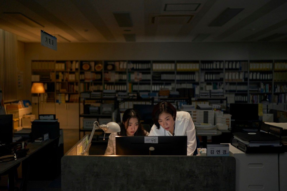 IDPeaceKey's tweet photo. 여성의날에 극장에서 만날 수 있는 영화를 추천을 해도 될까요?

<매드 댄스 오피스> 염혜란, 최성은 배우 주연의 영화입니다.

여성 공무원, 사회초년생, 유리벽, 모녀관계에 대해서 이야기하는 작품으로, 이번 주말 여성 트위터리안들이 극장에서 꼭 만나주셨으면 하는 작품이에요. https://t.co/Rz4W6WMS0K