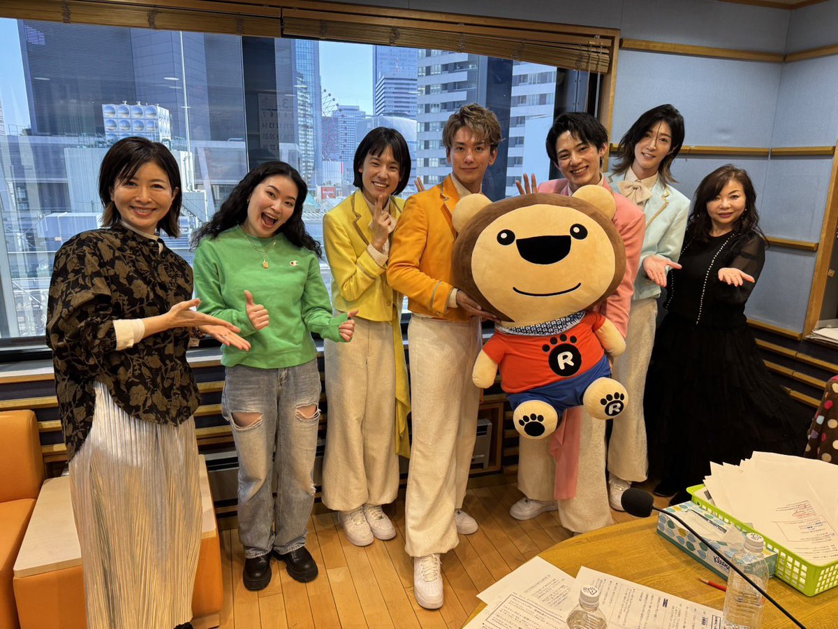 #MBSラジオ
『松井愛のすこ〜し愛して♡MORE』
急きょ4人全員で出演させていただきました！

デビュー曲
「ほんまやで☆なんでやねん☆しらんけど」
オンエアしていただきました🙇‍♀️✨

ご視聴くださった皆さま、
メールをくださった皆さまありがとうございました♡

📻#radiko でもぜひお聴きください‼️