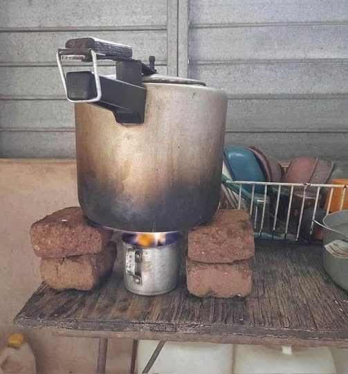 Estoy esperando a la primera delegación de zurdos que quiera mudarse para Cuba a defender la revolución con esta maravilla tecnológica.