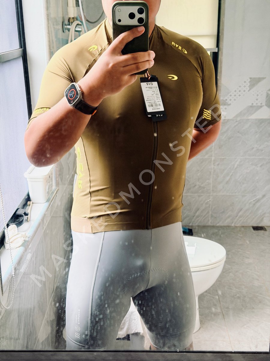 MonsterGom tweet media