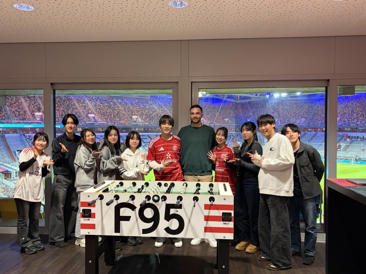 F95_jp's tweet photo. 【フォルトゥナ✖️中央大学】
約1週間にわたるフォルトゥナでの研修が無事終了✅👏🏻
現場の声を聞き、肌で感じ、たくさんのことを吸収してくれたでしょう😉
中央大学GSBCの皆さん、Dankeschön 🫶🏻🙌🏻
#フォルトゥナ | 🔴⚪️ | #GSBC https://t.co/SgCWmEBN0Q