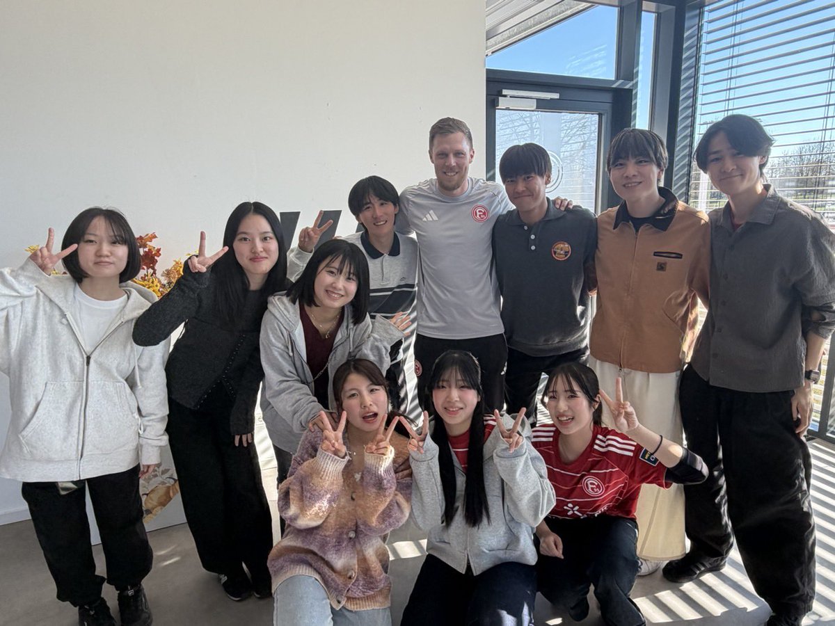 F95_jp's tweet photo. 【フォルトゥナ✖️中央大学】
約1週間にわたるフォルトゥナでの研修が無事終了✅👏🏻
現場の声を聞き、肌で感じ、たくさんのことを吸収してくれたでしょう😉
中央大学GSBCの皆さん、Dankeschön 🫶🏻🙌🏻
#フォルトゥナ | 🔴⚪️ | #GSBC https://t.co/SgCWmEBN0Q