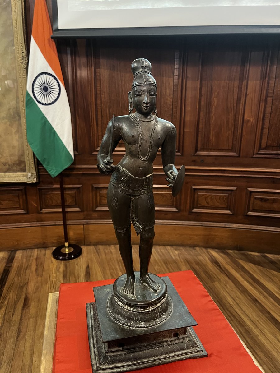 Rahulkale001's tweet photo. A meaningful evening ⁦@IndiainUK⁩ marking the return of several stolen antiquities to India. The repatriation of the 16th-century bronze icon of Saint Thirumankai Alvar and other idols reflects strong India-UK cooperation to combat illegal smuggling of antiquities. https://t.co/ajRcxmUemz