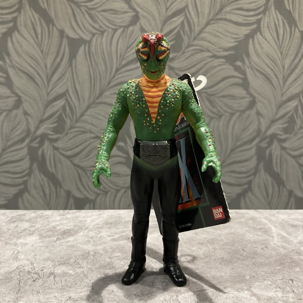 死神カメレオンのソフビ。仮面ライダー怪人シリーズEX。皮膚のツブツブ