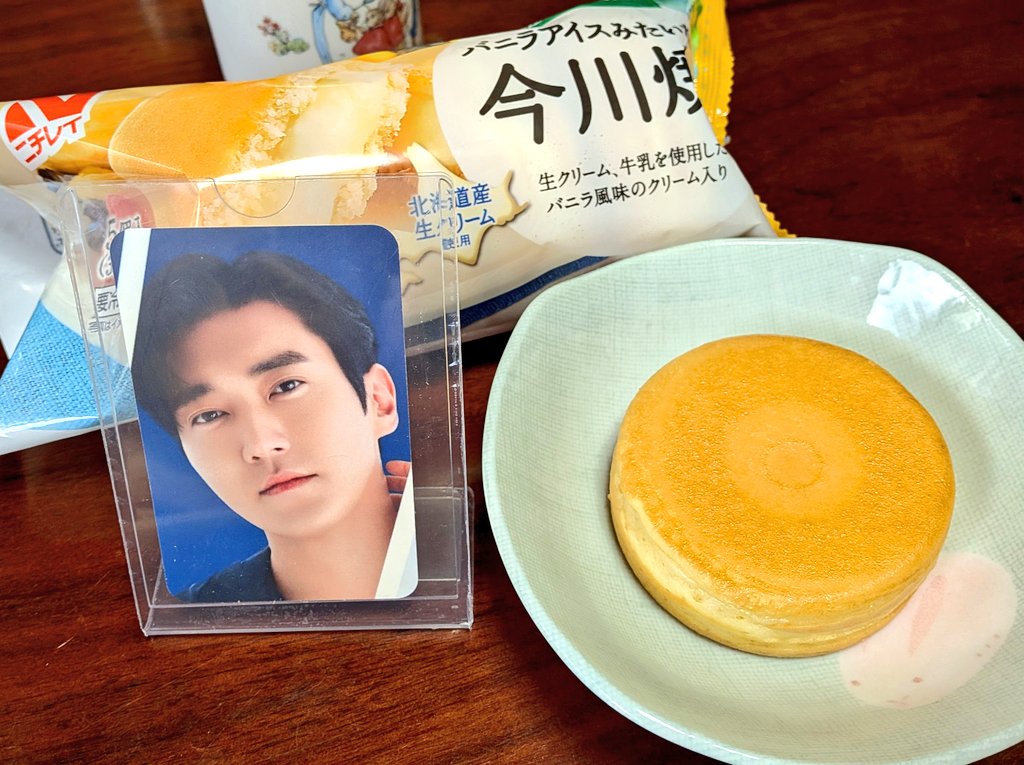 あんこ好きのシウォンさーん♡
回転焼きいかがですか〜？😆
これはクリームバージョンだけど(笑)日本のあんこ入り回転焼き食べて欲しいな〜😊
#SIWON
#SUPERJUNIOR