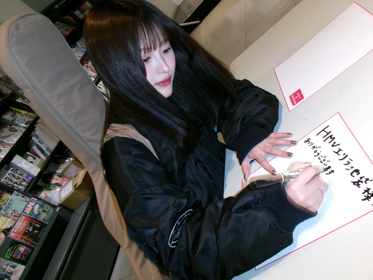 __imyoyo__'s tweet image. HMV エソラ池袋店様
ありがとうございました🙏🏻✨🤍

POPもすごくかわいかったです...🌌🌙
そして奇跡も起きました...いい日です
ぜひアルバム受け取ってください💌

#夜々 #夜々_000 #yoyo