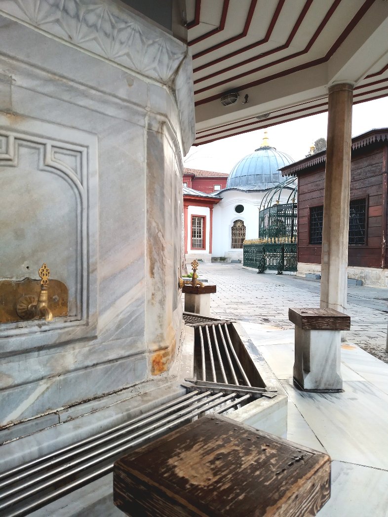 RAGIPBATUR's tweet photo. 1 Sümbülefendi camii avlu https://t.co/d35jVbxc3Hşa
2 Odabaşı camii giriş https://t.co/78YCZ3PEFs