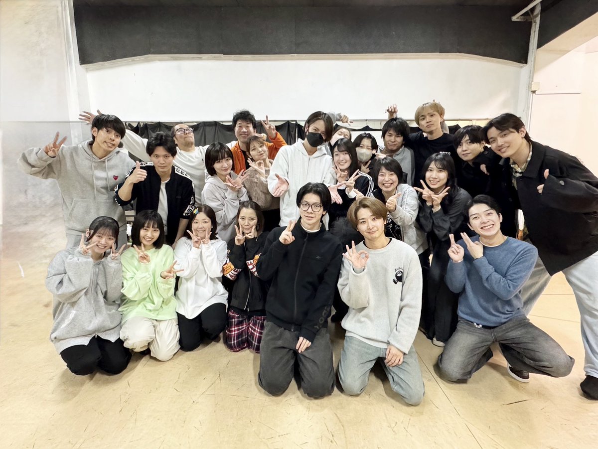 WaVe_S_h's tweet photo. 🌸本日もお稽古🍒

リップルス公演
舞台『不咲息子〜さかずきっず〜』 

🌸・🍒チーム全員集合❣️
稽古も佳境です‼️

チケット絶賛発売開始👇✨
https://t.co/RaZVw03Z3Y

ソロチェキ、差し入れサービス受付中👇
https://t.co/HmFalYtoAF
※ソロチェキの受付は明日まで。

#不咲息子 https://t.co/58haMPW2ez