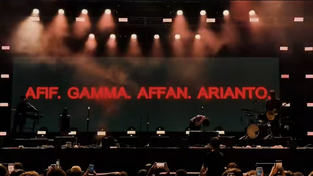 Lomba Sihir honors victims of police killings:

“Ingat selalu nama mereka. Lom13a Sihi12.”