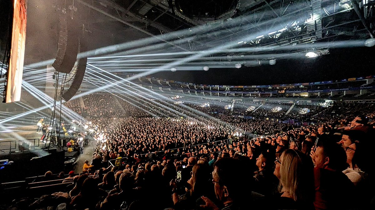 clothesfreeuk's tweet photo. Alter Bridge at the O2 last night,good to get out rockin again 🤘🏼👏🏼❤️
#alterbridge #LondonO2 #northgreenwich https://t.co/osmsGnPl2a