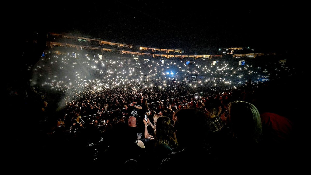 clothesfreeuk's tweet photo. Alter Bridge at the O2 last night,good to get out rockin again 🤘🏼👏🏼❤️
#alterbridge #LondonO2 #northgreenwich https://t.co/osmsGnPl2a
