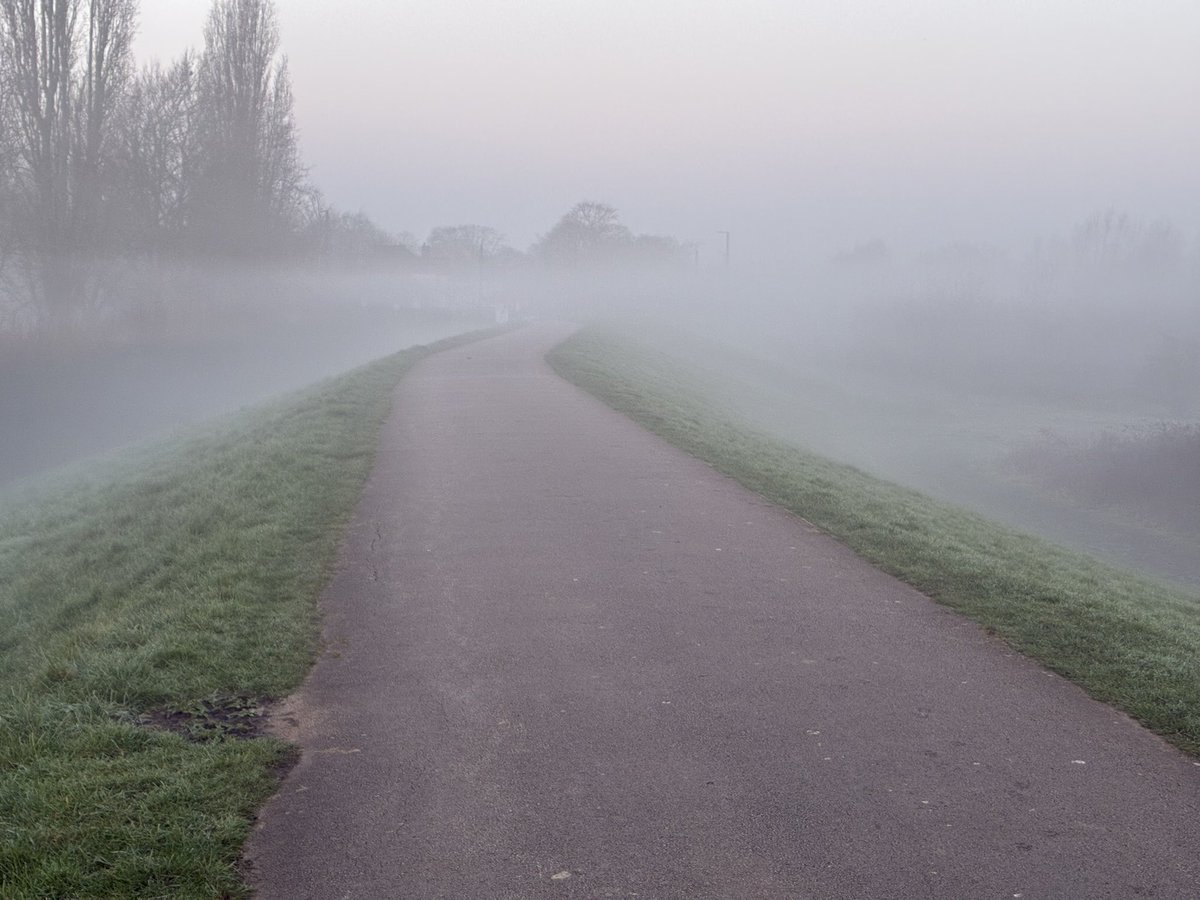lufbraspud's tweet image. #Morning ☕️

Dry = ☀️ = ❌ Dreadmill ❌ 

#letsgetoutside

🎧 + effort = satisfaction 

A good run creates such clarity ~ a bit like the sun burns away the FOG
@Stephen_Logan 

Seven b4 7 ✅ 

Pics: #Nottingham this morning 

🙌💜🧠
#coffee #exercise #teacher5aday