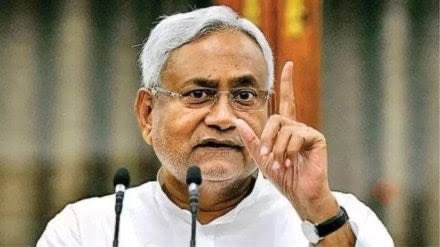 अभी गनीमत है सब्र मेरा,अभी लबालब भरा नही हूँ
वो मुझको मुर्दा समझ रहा है,उसे कहो मैं मरा नही हूँ।।

सुशासन बाबू,आदरणीय <a href="/NitishKumar/">Nitish Kumar</a> जी आखिर किस कारण और किसके दबाव में #मुख्यमंत्री पद त्याग कर #राज्यसभा जाने को मजबूर हैं पूछता है बिहार??

#NitishKumar #नीतीश_कुमार