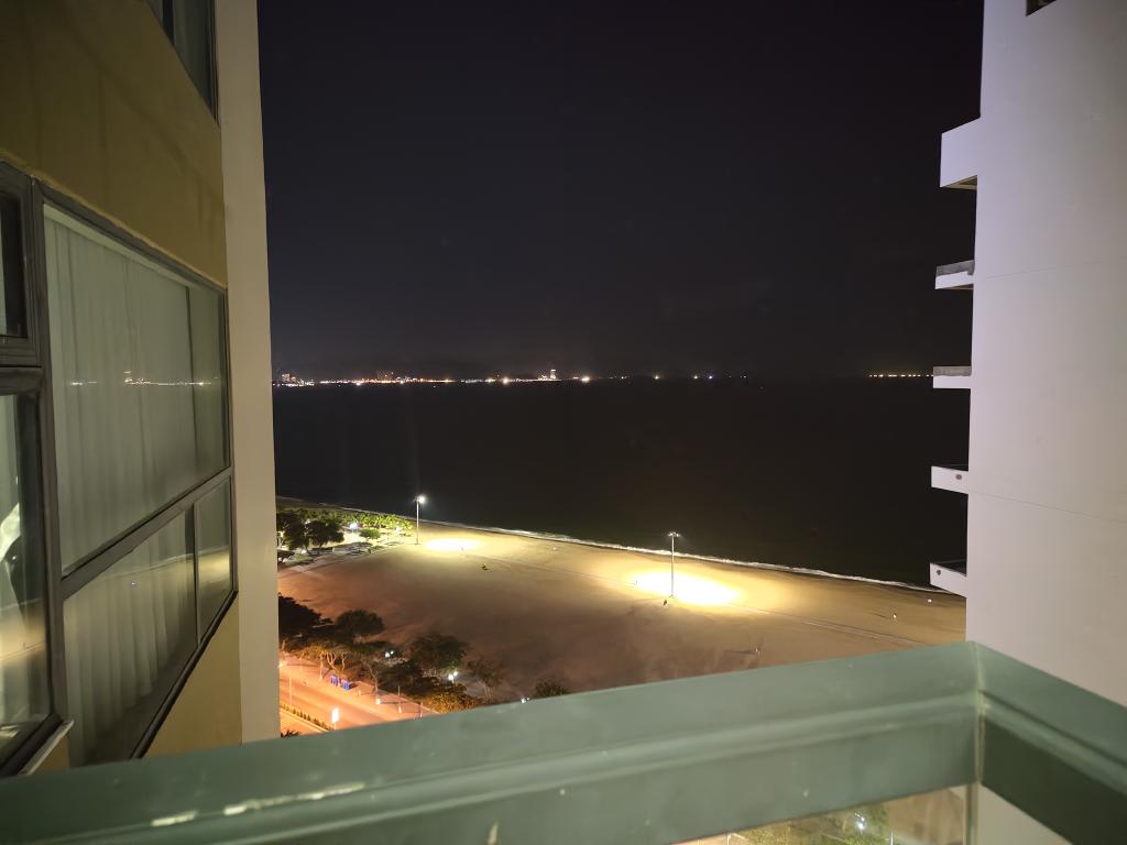 _Visp_'s tweet photo. This is the view which most part of hotels have. Beautiful beach and skyscrapers stretching towards horizon. https://t.co/xlrZUOiTgc