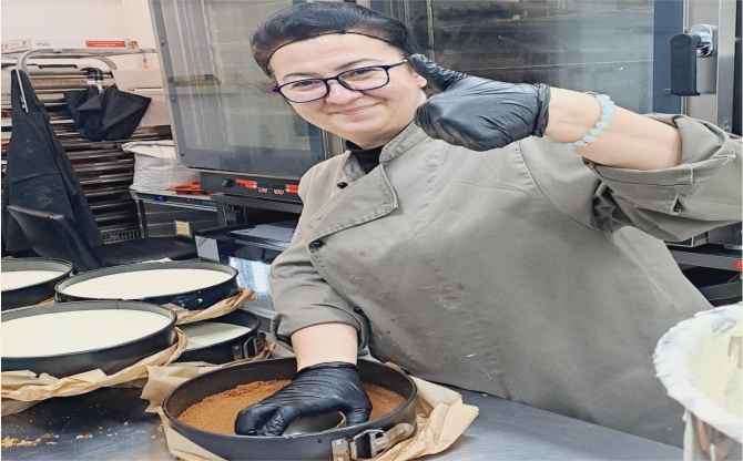 İZMİR’DEN ROTTERDAM’A UZANAN MESLEK YOLCULUĞU
İzmir Meslek Fabrikası mezunu Özgür Karasar, Hollanda'nın Rotterdam kentinde pastacı olarak işe girdi. 
#İzmir #Haber #Rotterdam #İstihdam
yenivizyon.net/meslek-fabrika…