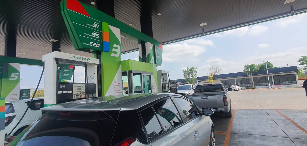 บรรยากาศปั๊มน้ำมันในพื้นที่จังหวัดหนองบัวลำภูเปิดให้บริการตามปกติ ประชาชนทยอยเติมต่อเนื่อง ยืนยันราคาเป็นธรรม และเพียงพอ
อ่านเพิ่มเติม:
thainews.prd.go.th/thainews/news/…

#อิหร่าน #ตะวันออกกลาง #สงครามอิหร่าน   #ราคาน้ํามันวันนี้