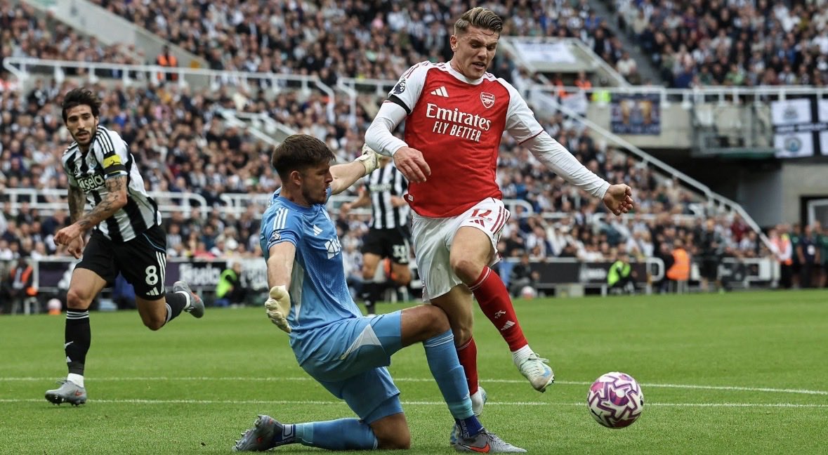 goonerafter's tweet photo. アーセナルも全く同じ状況でPK取消されたのに文句言われるの意味不明すぎる笑笑笑 https://t.co/s4Ff9mMMeQ