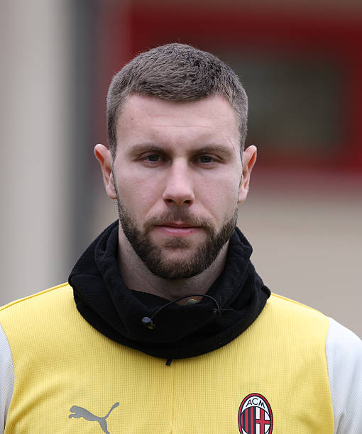 بافلوفيتش لاعب ميلان في تصريحات لـ لا جازيتا: "إذا نظرنا لنتائجنا أمام الستة الكبار، حققنا انتصارات عديدة لأننا نكون أكثر خطورة في الهجمات المرتدة والسريعة". "لكننا نواجه صعوبة أمام فرق منتصف الترتيب أو التي تدافع بتكتل عندما نستحوذ على الكرة لفترات طويلة" 