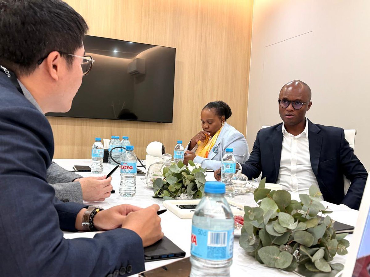 CommsZA's tweet image. Minister @SollyMalatsi’s involvement at the Mobile World Congress @MWCHub 2026 in Barcelona this week, reinforced the urgency of closing South Africa’s digital divide through stronger global partnerships, infrastructure investment and innovation. 

#MWC2026
#LeaveNoOneBehind