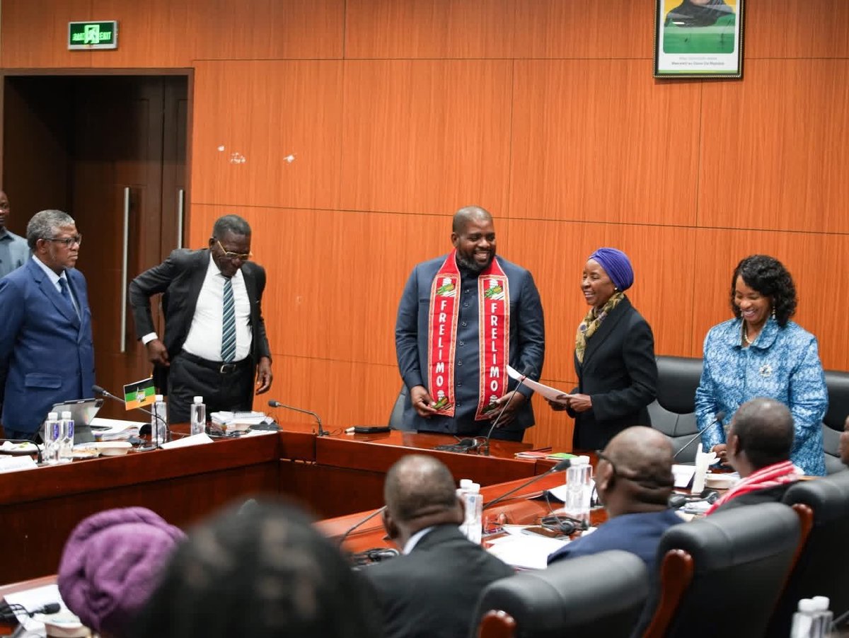 NFrelimo's tweet photo. O Secretário-Geral da FRELIMO assumiu a presidência do Conselho de Curadores da Escola de Liderança Mwalimu Julius Nyerere, reforçando o compromisso com a formação política e a promoção de valores de liderança inspirados no legado de Julius Nyerere.
#FRELIMO #Liderança #Africa https://t.co/rsTWt3pHO9