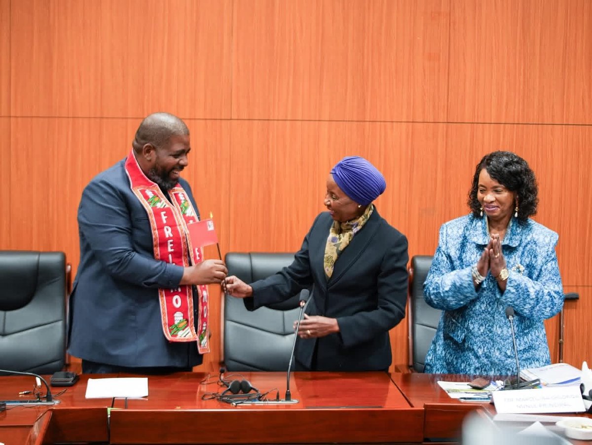 NFrelimo's tweet photo. O Secretário-Geral da FRELIMO assumiu a presidência do Conselho de Curadores da Escola de Liderança Mwalimu Julius Nyerere, reforçando o compromisso com a formação política e a promoção de valores de liderança inspirados no legado de Julius Nyerere.
#FRELIMO #Liderança #Africa https://t.co/rsTWt3pHO9