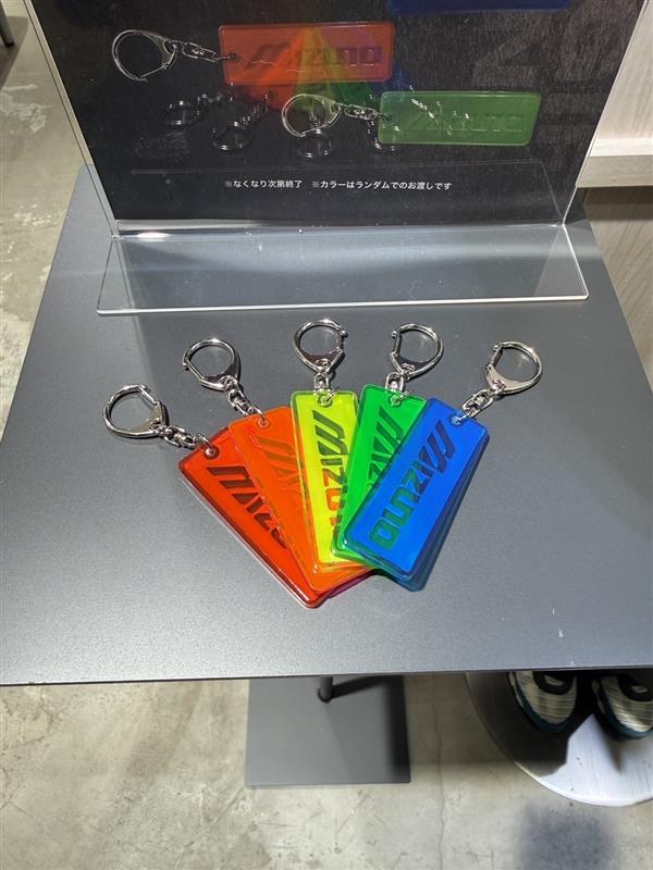 🔥MIZUNO SPORTSTYLE LUMINE EST SHINJUKU POP-UP🔥
ルミネエスト新宿 5Fにミズノスポーツスタイルのポップアップが登場。
シューズ、ウエアを展開しています。
オープン記念ノベルティとして、税込10,000円以上ご購入の方に先着で「オリジナルリフレクターチャーム」をお渡ししています。

開店日