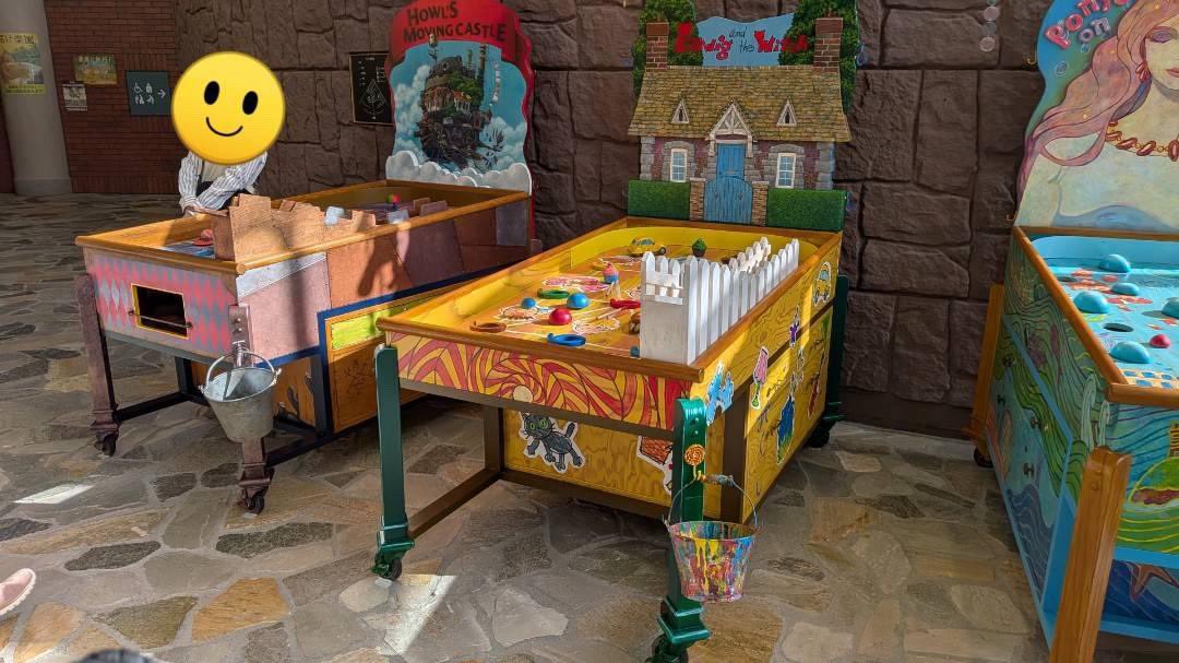 昨日からジブリパークに新しいゲームが増えてるって😭💨

ハウルはこのボードの城イラスト缶バッジが参加賞！！

アーヤはシールっぽい？？
今情報集めてるからまた騒ぎ散らかしにきます🙇‍♀️