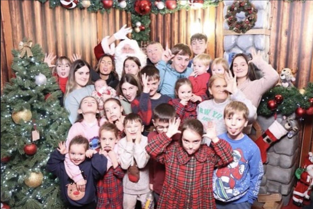 beyondwize's tweet photo. @dom_lucre There is also a  Radfords family in England with 22 children. https://t.co/1AHVqFOMnY