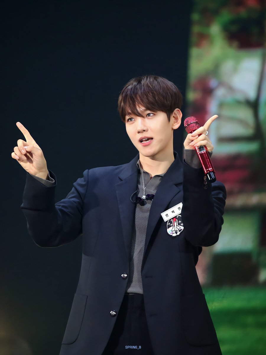 Omongan dia di BBL langsung dibawa ke mana-mana, padahal jelas yang dia bahas itu perusahaan dan dia juga gak pernah mention member mana pun. Tapi sekarang malah kelihatan siapa yang terang-terangan  sampai pura2 amnesia kalau Ladder itu awalnya ide dari Baekhyun HAHAHA

Fans