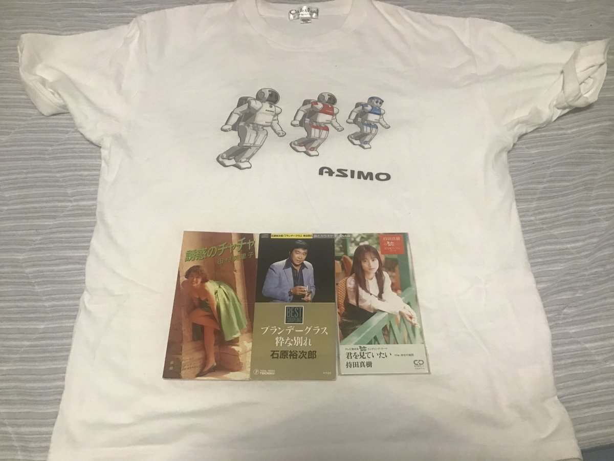 jun2quench's tweet photo. 今月の収穫品その①〜高円寺マシタ編〜
この前行われた高円寺マシタのフリマに610さんが出品していたもので、「ASIMO」のTシャツの奇跡的な出会いと8cmCDを入手できたのが個人的に嬉しい収穫になりました💕。
#高円寺マシタ #CD購入品 #収穫品紹介 #8cmCD #田村英里子 #石原裕次郎 #持田真樹 #ASIMO https://t.co/1LMmbMNnmd