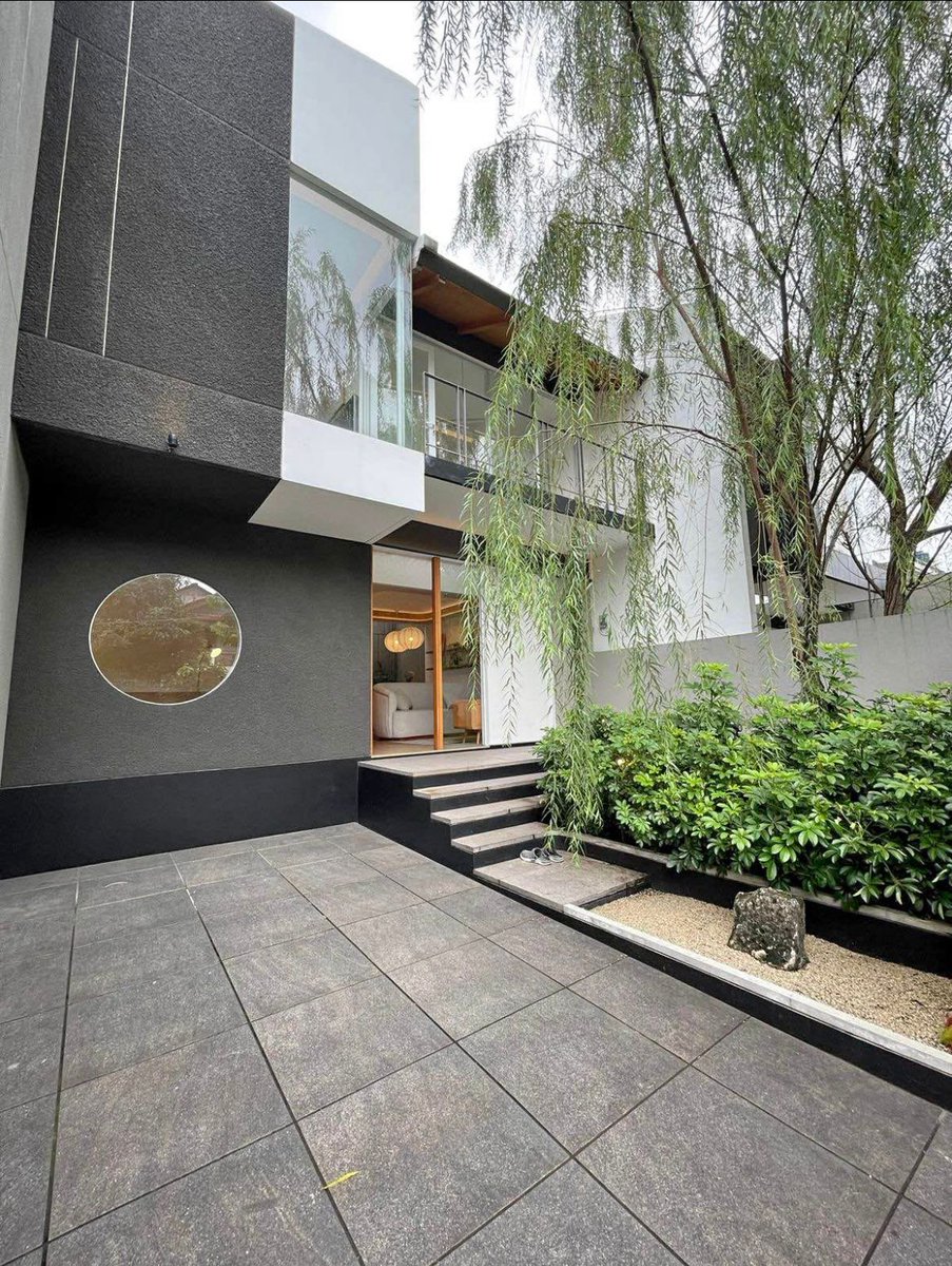 AdjieRealty's tweet photo. Rumah Japandi di Bandung
Dijual rumah full furnished, konsep desain modern dengan sentuhan japandi, lingkungan strategis deket ke Summarecon Bandung.

Luas Tanah 84 m²
Luas Bangunan 110 m²
Kamar Tidur 3
Kamar Mandi 2
Carport 1

IDR 1.7 M

📍Margahayu Raya Bandung https://t.co/n74qU7b9h1