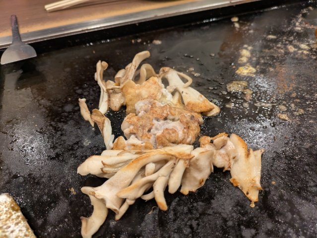 hey_rosy's tweet photo. 月島もんじゃ もへじ はなれのはなれ@東京都中央区月島
東京の夜、月島のもんじゃ通りへ！イカゴロ焼きから、白子、ニラ玉もんじゃ？とてもおいしくいただきました(⁠^⁠^⁠) https://t.co/FwjM7mJTgF