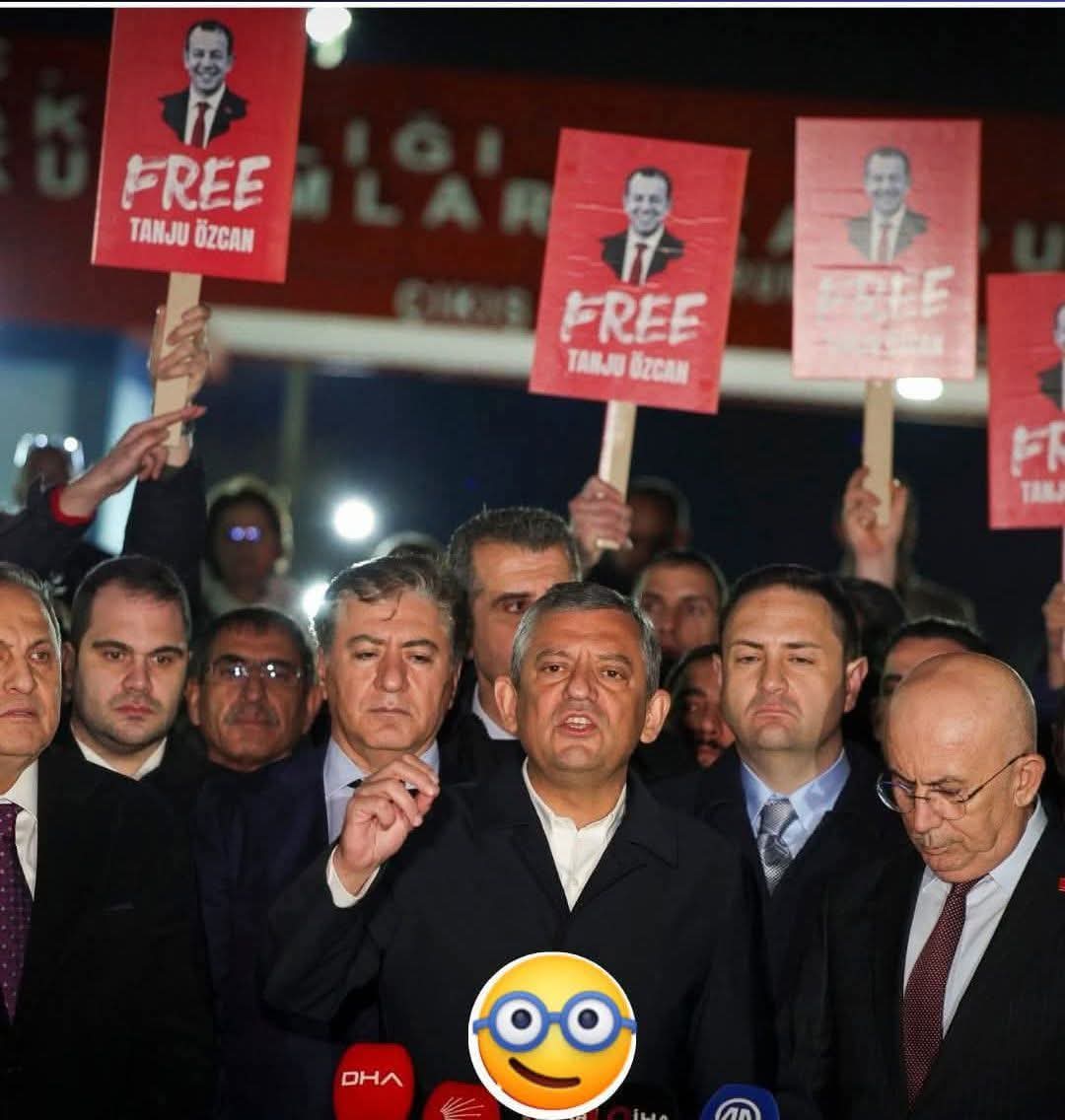 ermahmut83's tweet photo. Yahu bunlar İngilize karşı değillermiydi.
Hani bunların "Free Tanju " ları Türkçe dışındaki yabancı isimlere geçit vermiyordu. 
"Free Tanju "  İngiliz dostlarına çağrıya bakarmısınız .
Ce Ha Pe bu Ülkenin en büyük İç sorunudur. https://t.co/DCtNmIYWzT